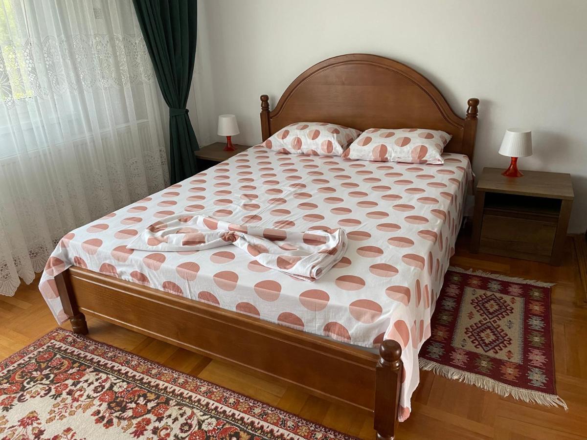 Appartement Cazare Vila Maria à Curtea de Argeş Extérieur photo